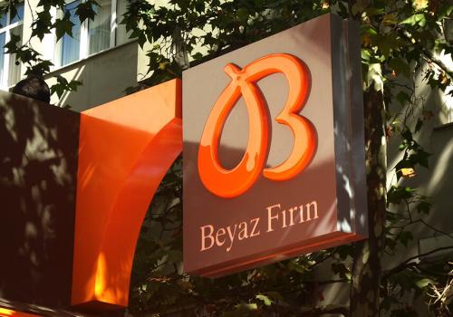 Beyaz fırın tabela